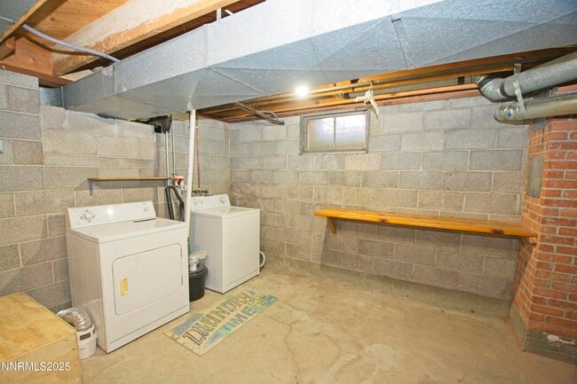 Building Photo - 3103 Lakeside Dr