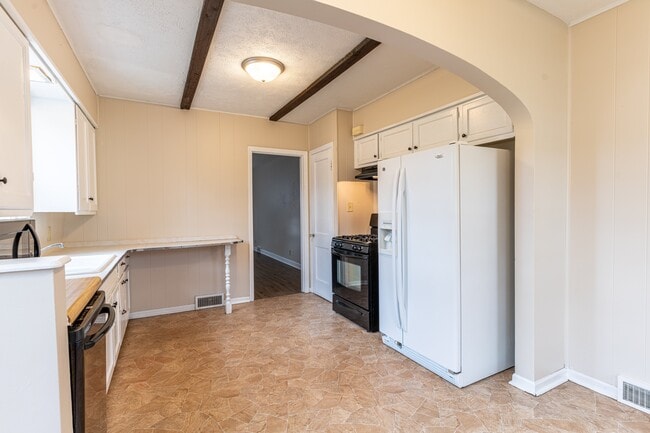 Building Photo - 2123 Lawndale Ave