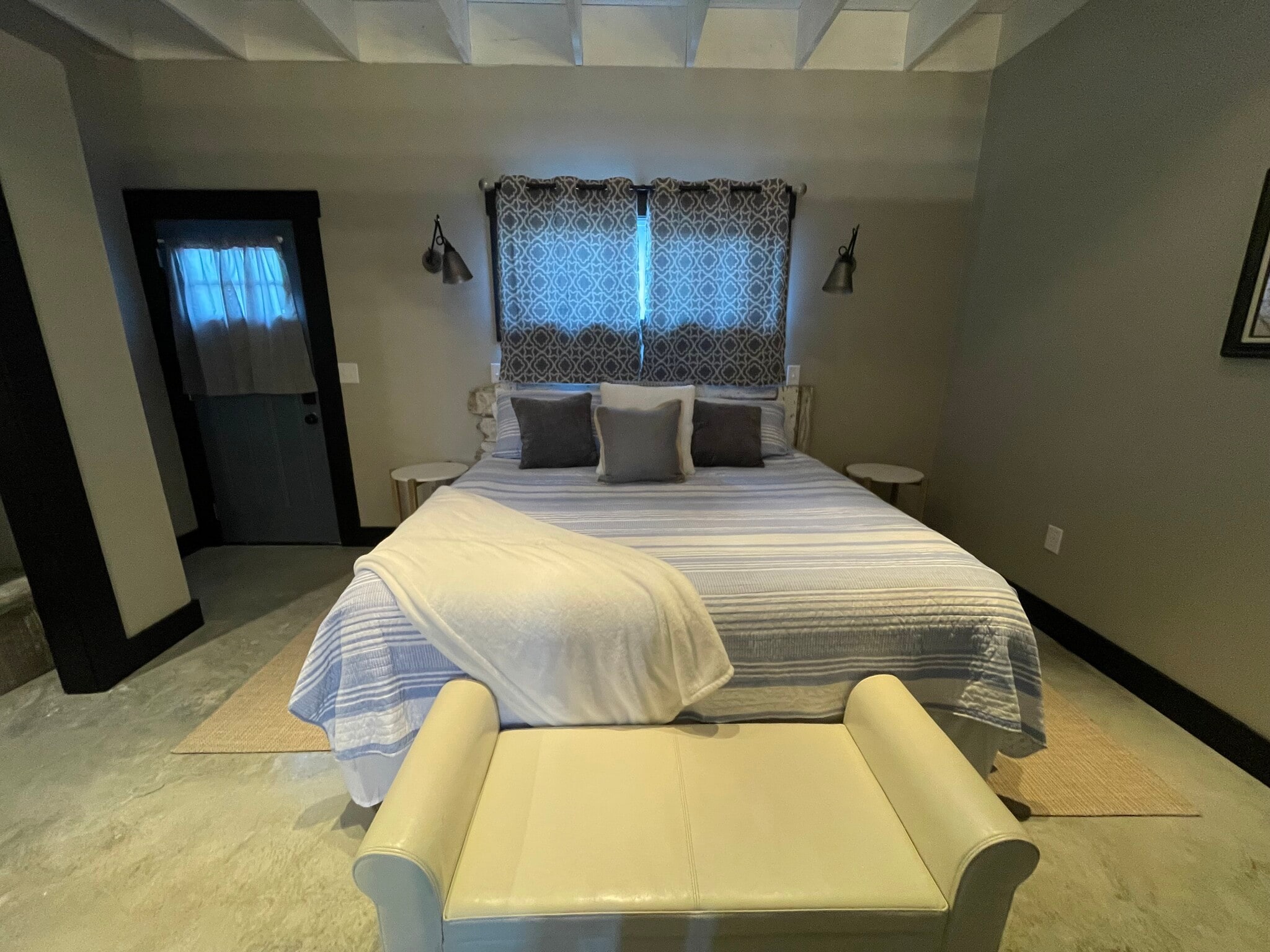 King bed, bedside tables and lamps, beautiful lighting. Bedding is provided. - 475 S Hickory St