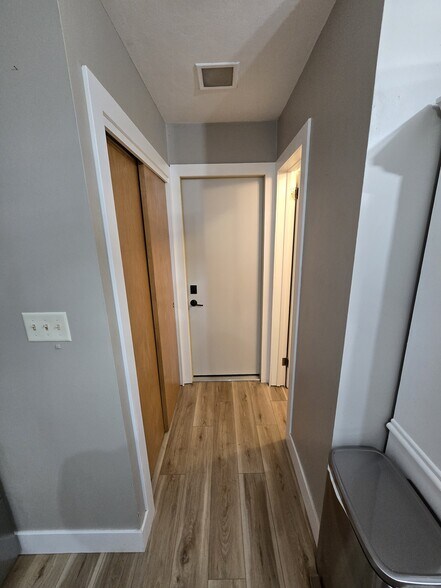Building Photo - 3600 Goetz Dr