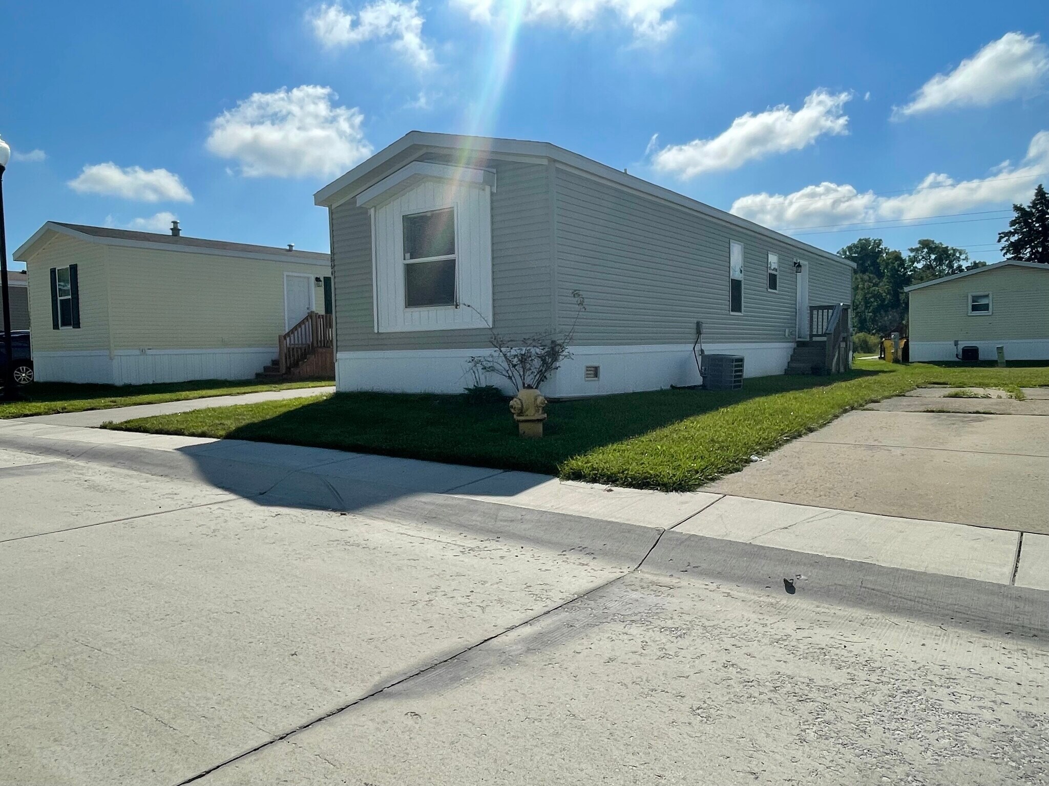 Building Photo - 15864 Marentette Dr