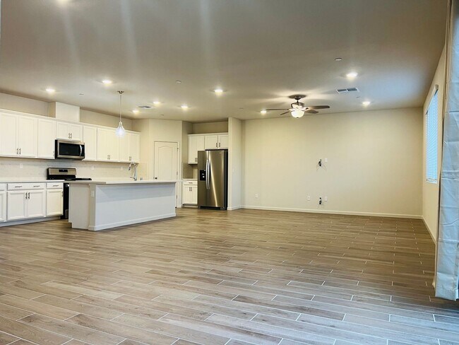 Building Photo - Beautiful 4 bed/2 bath Meritage Home in El...