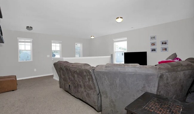 Building Photo - NEW LISTING!!!!!