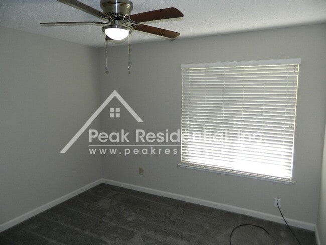 Building Photo - Very Nice 3 bd/2ba Elk Grove Home with 2 C...