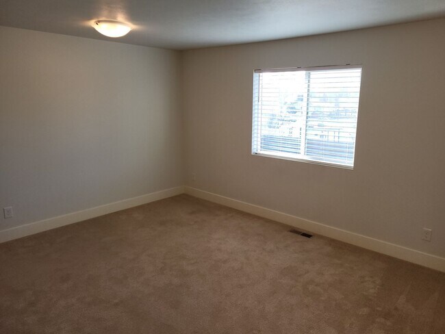 Building Photo - Lease Up- Custom Spokane Duplex