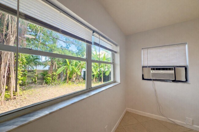 Building Photo - 1525 NE 110th Terrace