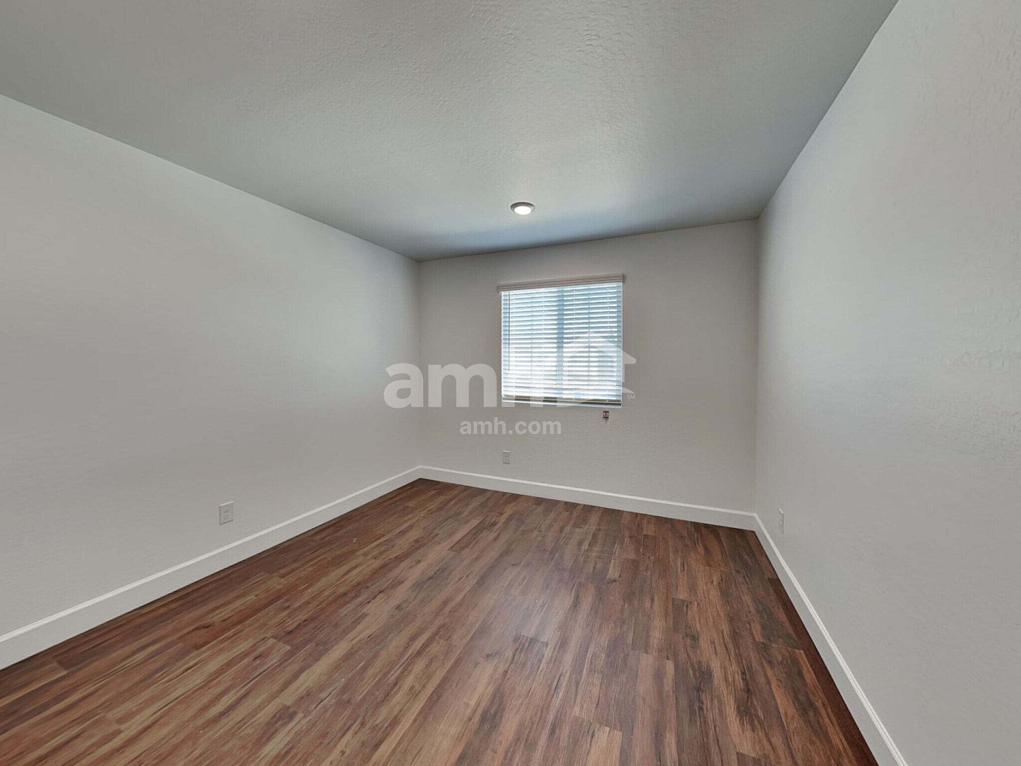 Building Photo - 17145 W Golden Ln