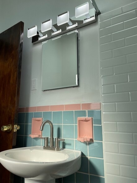 Building Photo - 206 Whipple St