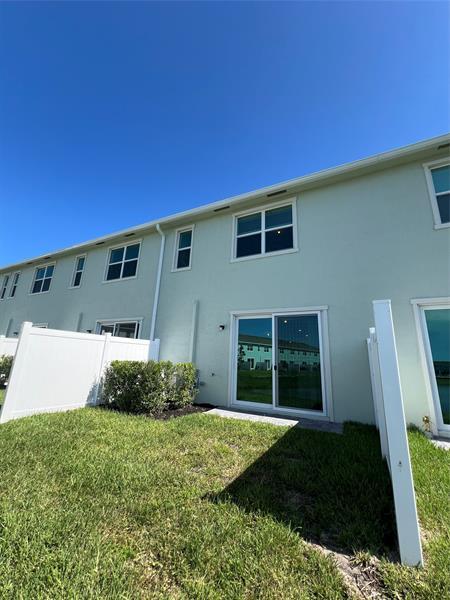 Building Photo - 655 SE Lk Fls St