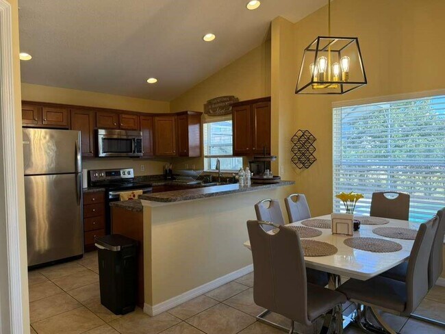 Building Photo - 328 Robin Rd