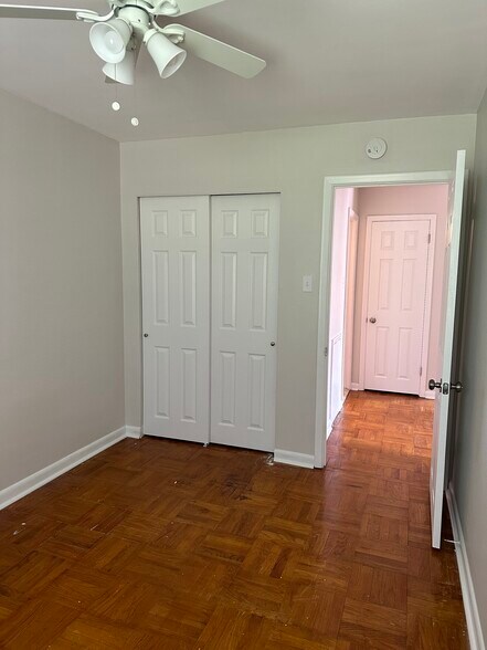 Building Photo - 24 S Brookside Rd