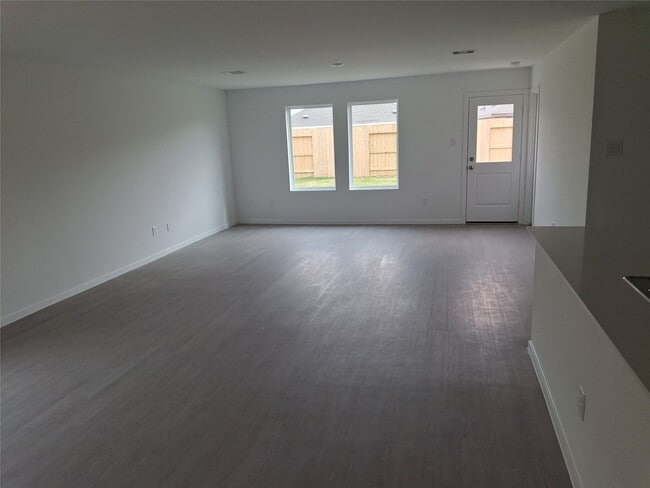 Building Photo - 16126 Prairie Dr