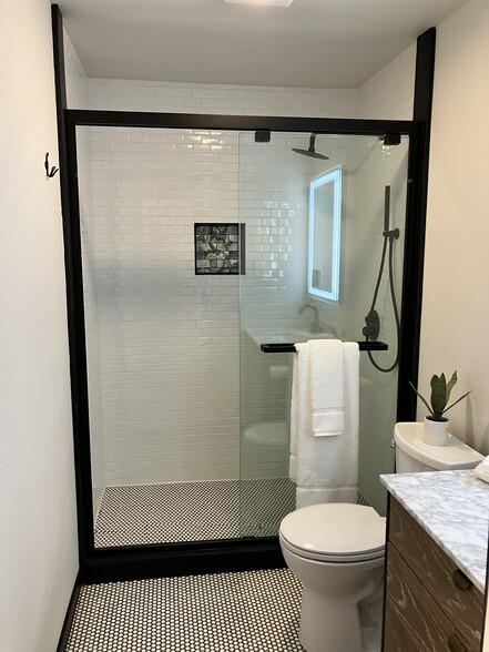 2nd bathroom - 9100 Grandview Ave