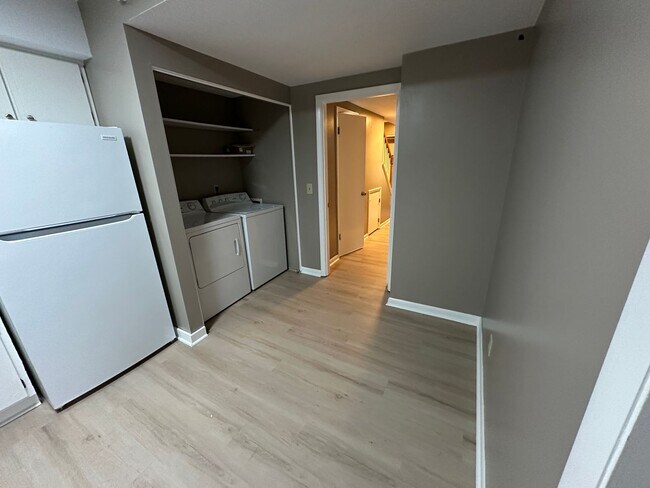 Building Photo - Now available!! – 672 W Front St, Unit C, ...