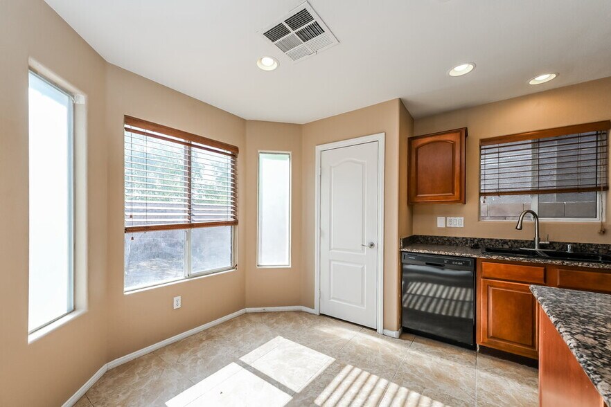 Building Photo - 7648 Lookout Hill St