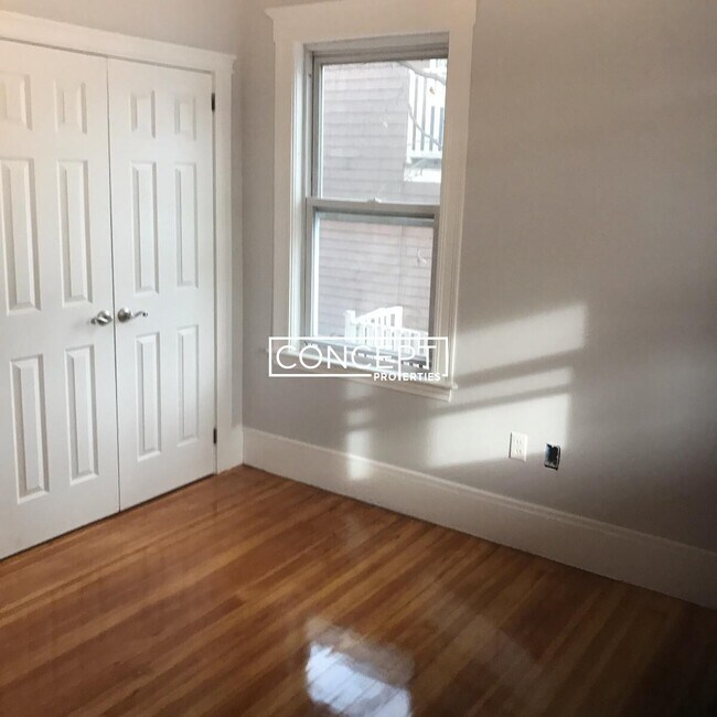 Building Photo - 11 Atkins St