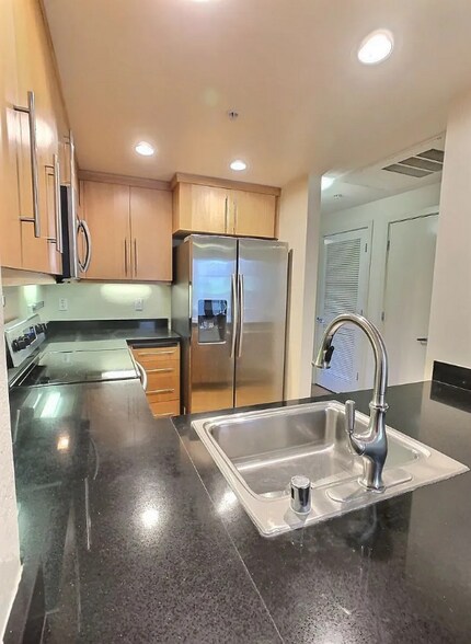 Building Photo - 1 E Julian St