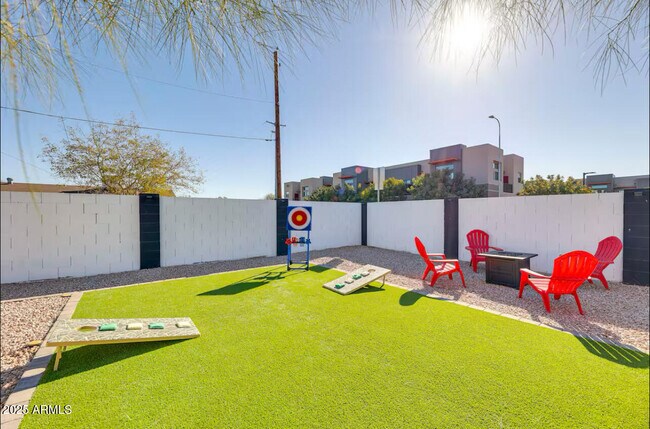 Building Photo - 1027 S Siesta Ln