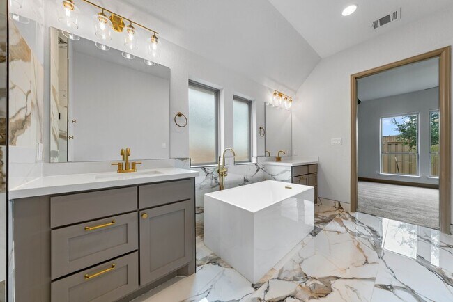 Building Photo - 316 Hulda Trl