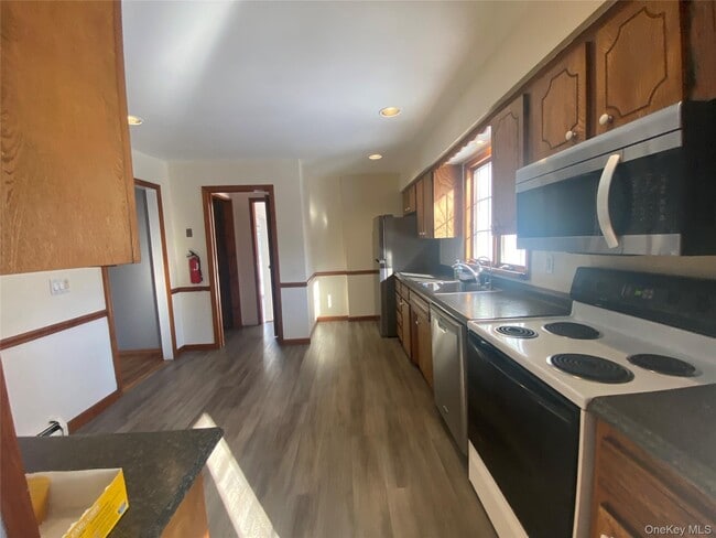 Building Photo - 732 3rd St