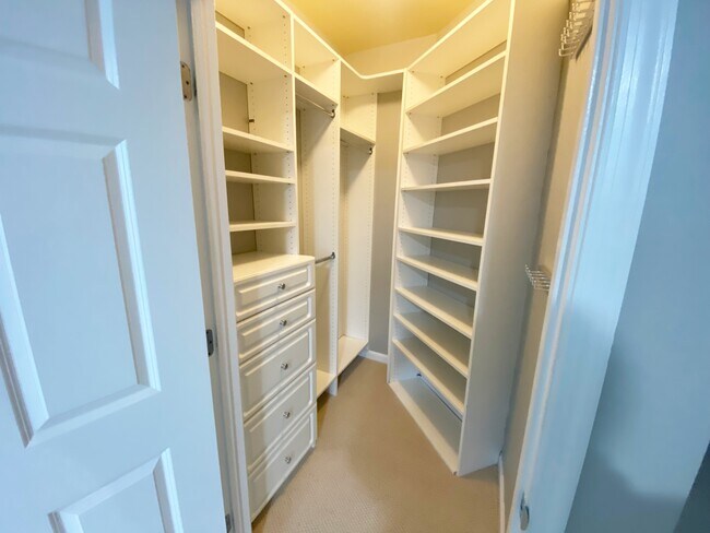 Building Photo - 2465 Army Navy Dr