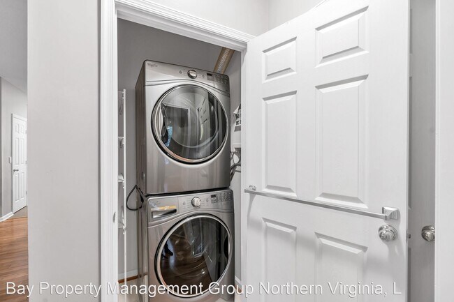 Building Photo - 1705 Lake Shore Crest Dr