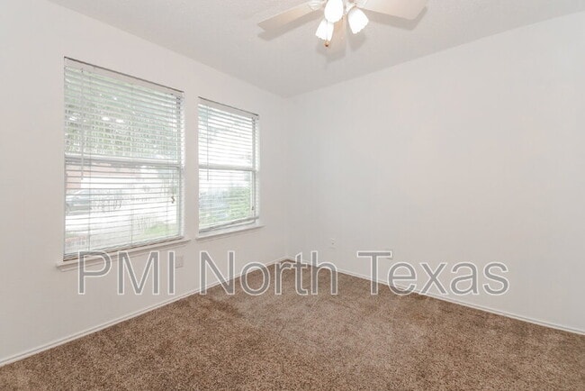 Building Photo - 1571 Thornhill Ln