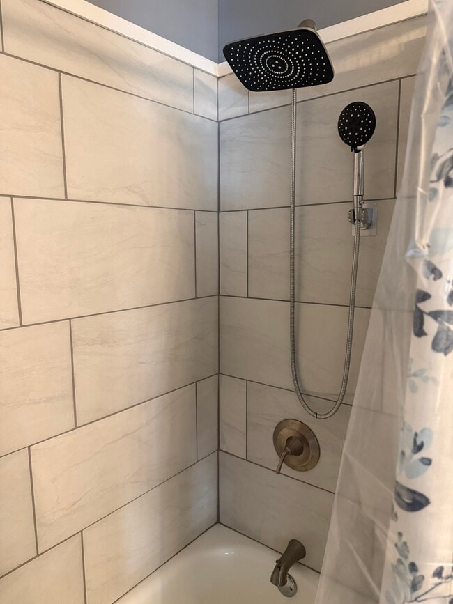 Building Photo - 119 S Mcsweyn Pl