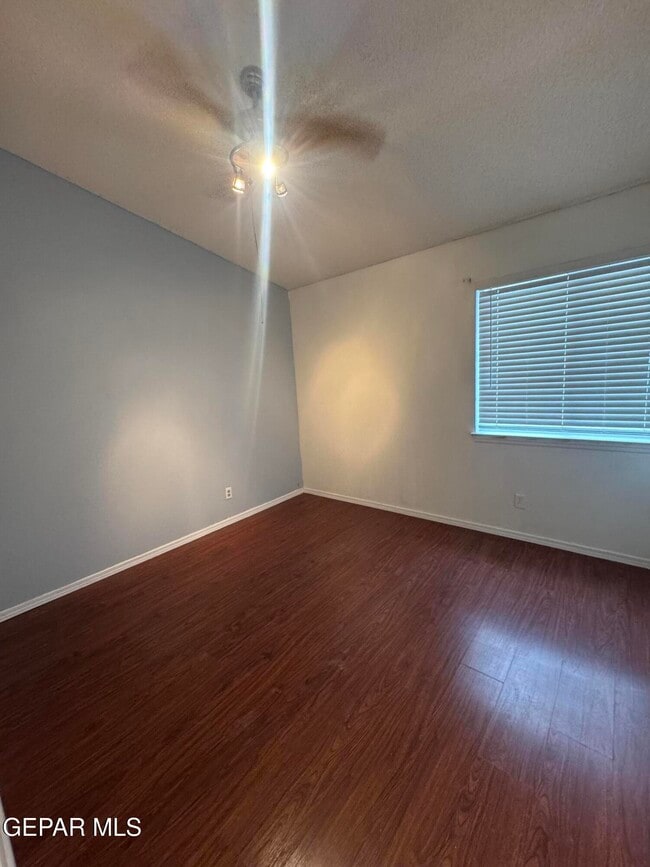 Building Photo - 3033 Tierra Humeda Dr