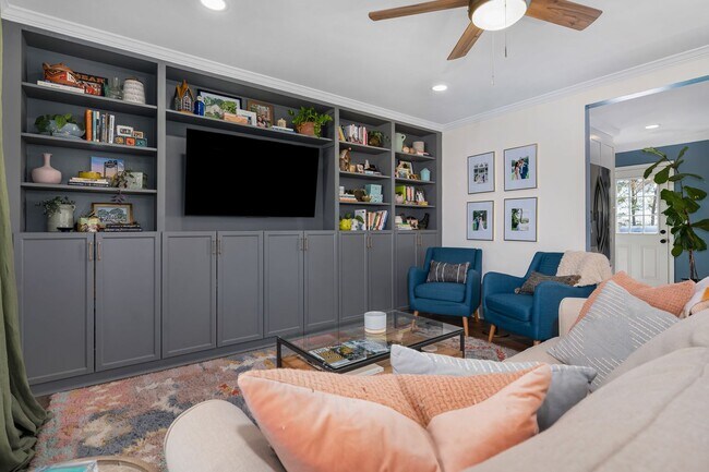 Building Photo - Beautiful 4 bedroom