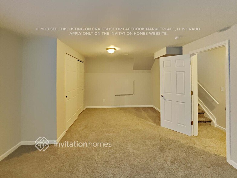 Building Photo - 3315 S Dunkirk Way