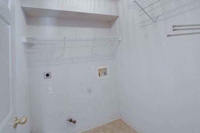 Building Photo - 1512 Davis Mountain Loop