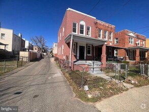 Building Photo - 619 Sheridan St NW