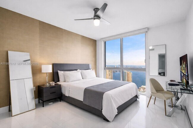 Building Photo - 495 Brickell Ave