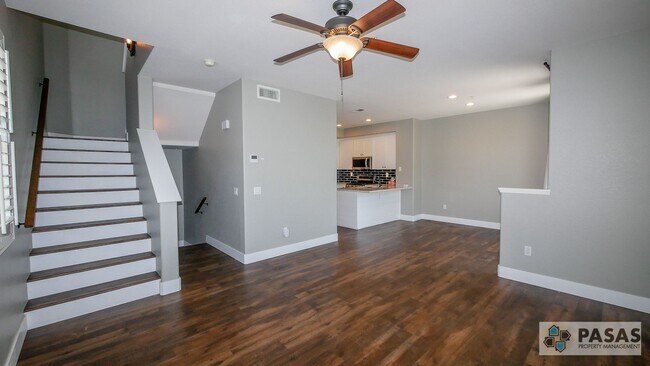 Building Photo - Modern Corner-Unit Condo with tandem 2-Car Garage in Central San Diego