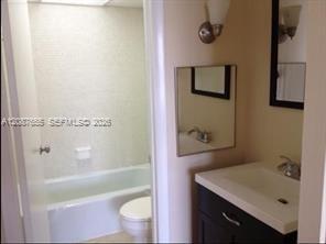 Building Photo - 3710 Inverrary Dr
