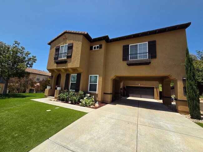 Building Photo - Large 4 Bedroom Home in Rolling Hills Ranch!