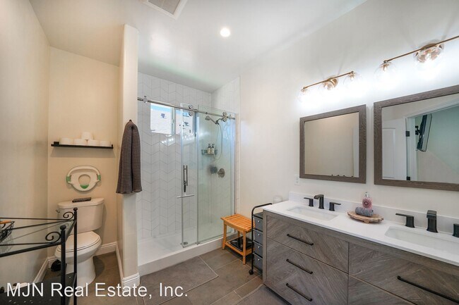 Building Photo - 4 br, 2 bath House - 914 Passion Place