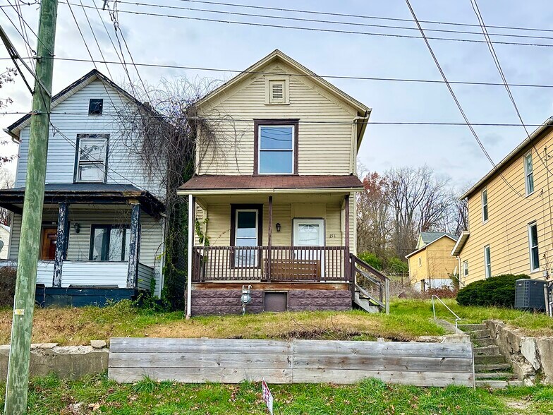 Building Photo - 154 Elmwood St