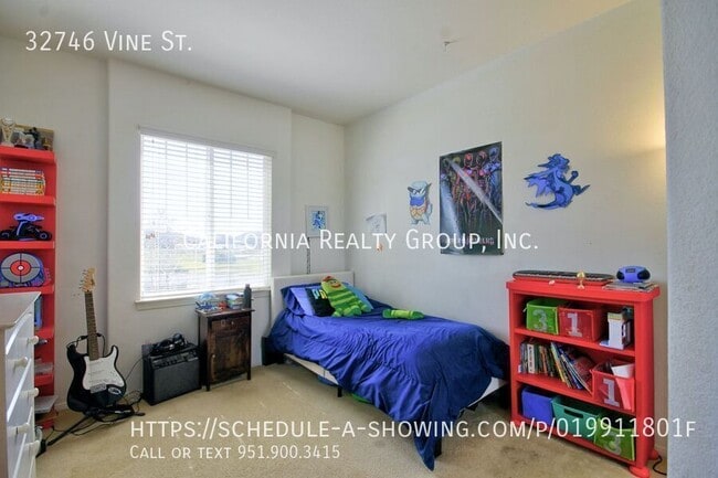 Building Photo - 32746 Vine St