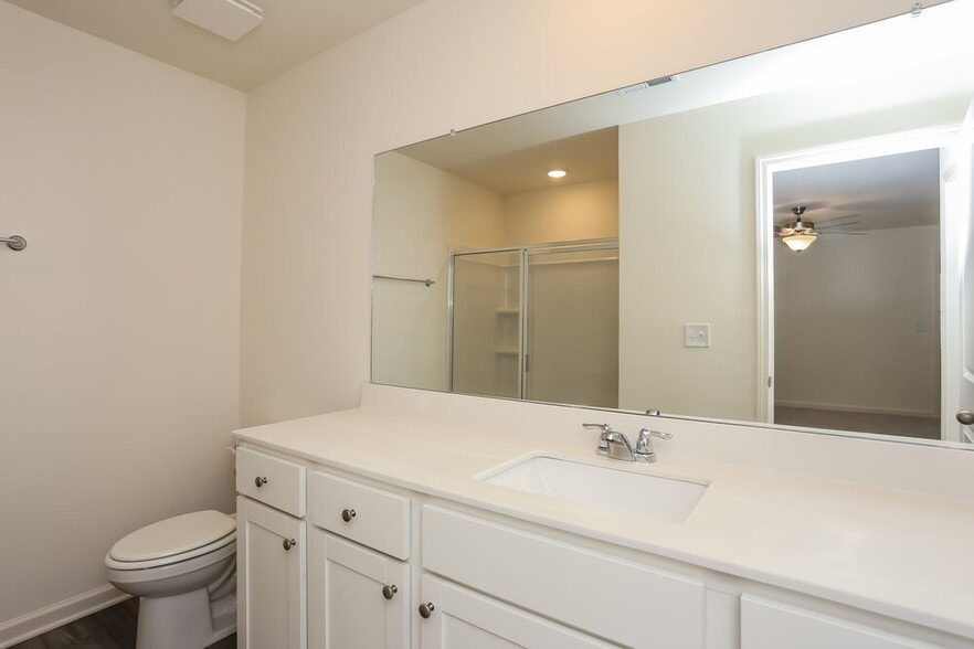 Building Photo - 7631 Saffron Ave