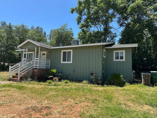 Building Photo - Well maintained home, recent upgrades, cut...