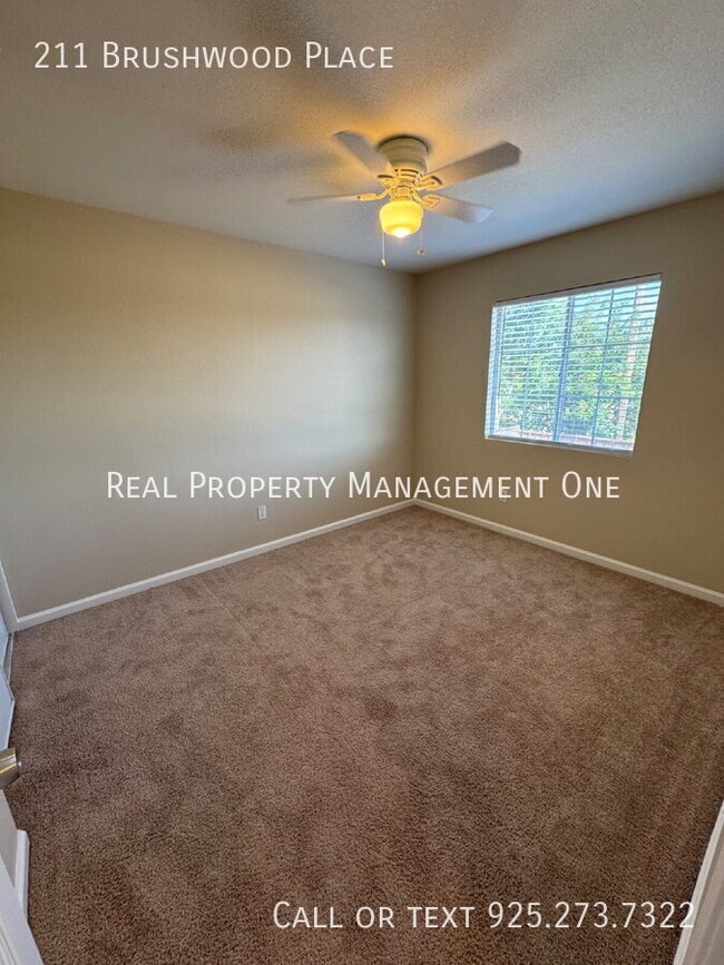 Building Photo - 211 Brushwood Pl