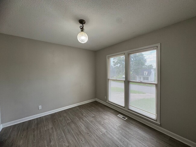 Building Photo - Single Family Home in Clarksville