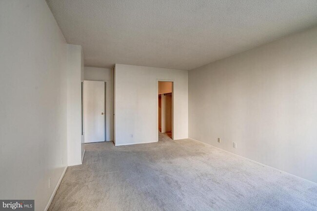 Building Photo - 4515 Willard Ave