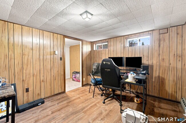 Building Photo - 12 Town House Ln