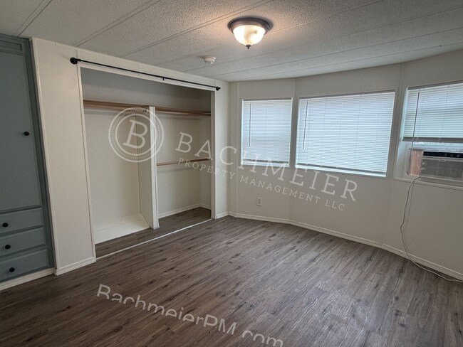 Building Photo - 2 Bedroom 2 Bathroom Single Family Home - Centrally Located