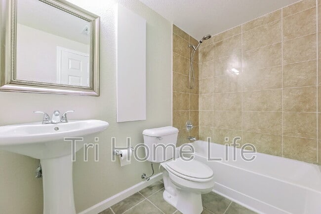 Building Photo - 22137 E Irish Dr
