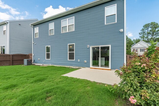 Building Photo - Gorgeous Single Family home in East Durham: Available Now