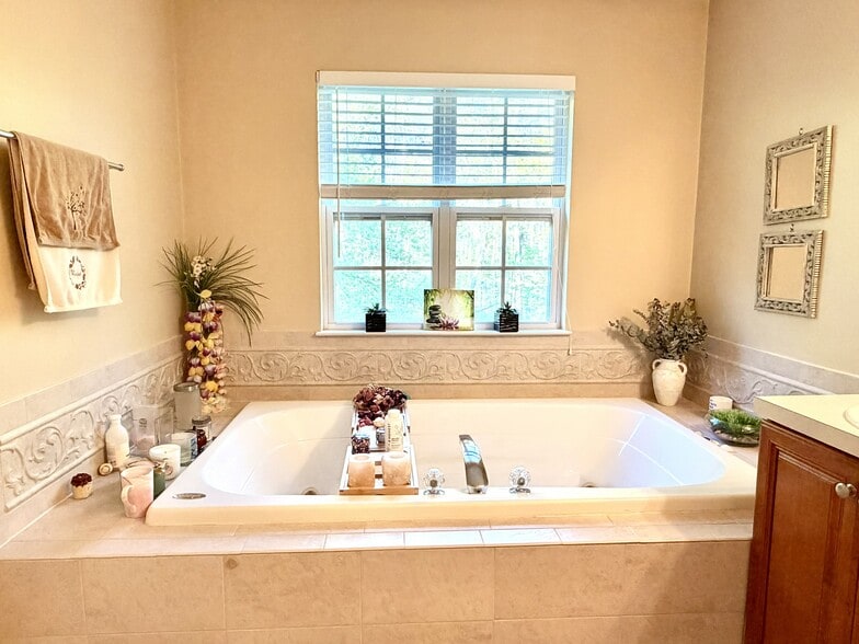 Master Bath - 128 Jackson Ave